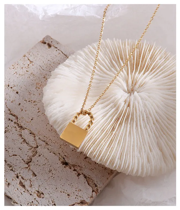 Gold_Lock_Pendants_For_Women